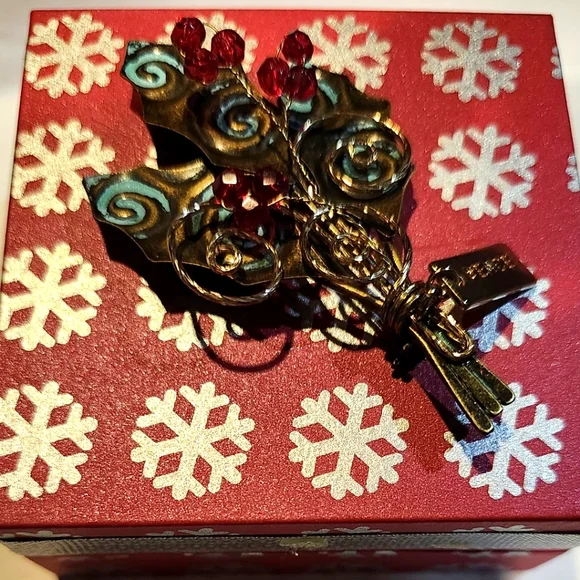 Merry and Bright Christmas, Brooch. - Picture 3 of 6